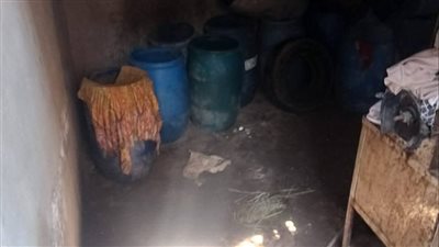 ضبط طن مخللات فاسدة داخل معمل غير مرخص بالقليوبية (صور) 