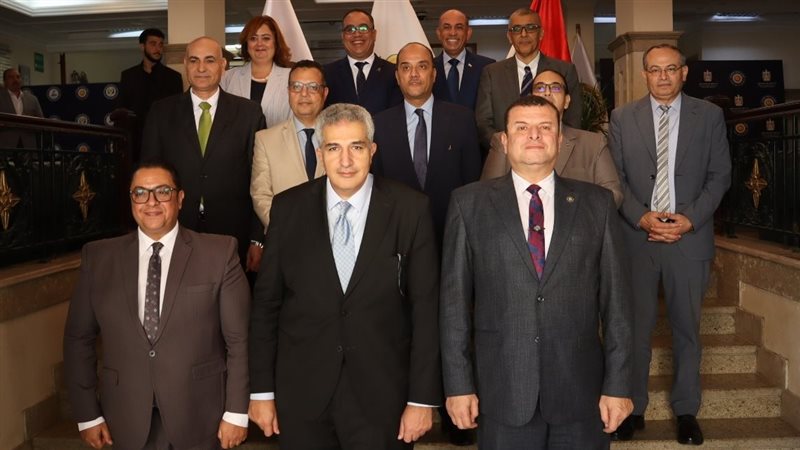 تأهيل القيادات الجامعية،