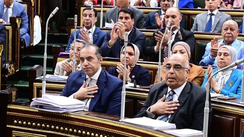 الحكومة أمام جلسة