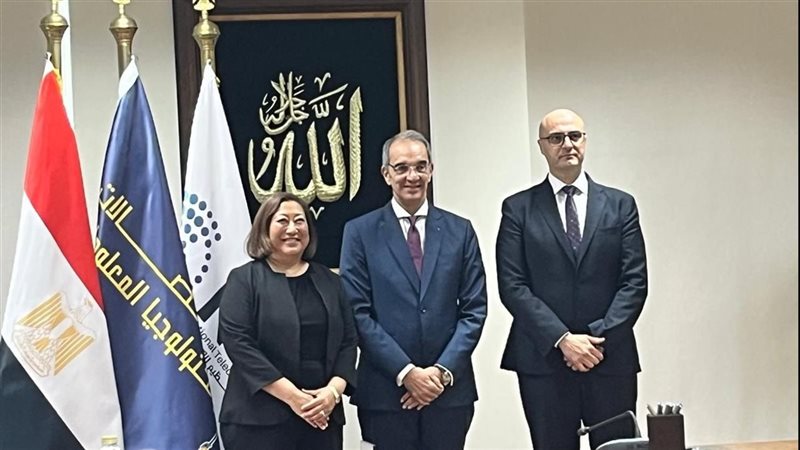 وزير الاتصالات 