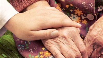 هل مناداة الإنسان لوالده باسمه مجردًا من العقوق؟ مفتي الجمهورية يجيب