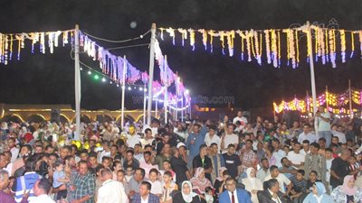 المنشد أحمد الأقصري يتألق وسط الصوت والضوء باحتفال باريس بالعيد القومي بالوادي الجديد (فيديو)