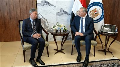 وزير البترول يبحث مع بتروناس الماليزية سبل التعاون في مجال الغاز الطبيعي