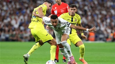 ريال مدريد يفوز بثلاثية على فياريال في الدوري الإسباني