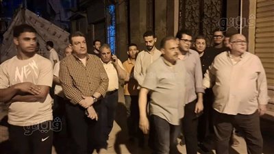 محافظ الشرقية ينتقل لموقع انهيار عقار الزقازيق ويصدر 4 قرارات فورية (صور)