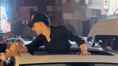 بعد خروجه من قسم الشرطة، سامر المدني يحتفل مع جمهوره في الشارع (فيديو)