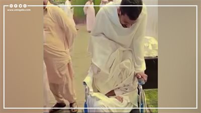 مشهد هز القلوب، لحظة وفاة معتمر مصري بين يدي نجله بالصفا والمروة (فيديو) 