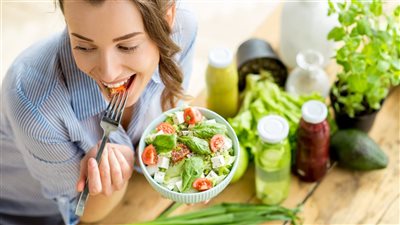 كيف تختارين نظاما غذائيا يناسب نمط حياتك؟ دليل عملي للنساء العاملات