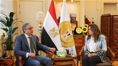منال عوض تبحث مع محافظ الفيوم الموقف التنفيذي للمشروعات التنموية