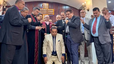 رسامة أول قس لرعاية ذوي الهمم بمجمع الكنائس المعمدانية 