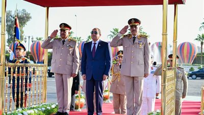  الرئاسة في أسبوع: السيسي يترأس المجلس الأعلى للقوات المسلحة.. يشهد حفل تخرج طلبة أكاديمية الشرطة.. يتابع توفير التغذية الكهربائية للمشروعات الزراعية الجديدة.. ويوجه بصرف ألف جنيه حافز تدريس