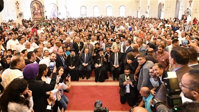 محافظ أسيوط والبابا تواضروس يضعان حجر أساس الكاتدرائية الجديدة بالهضبة الغربية (فيديو) 