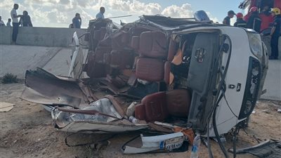 انقلاب ميكروباص بالطريق الحر بالقليوبية