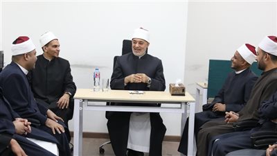 نظير عياد يتفقد إدارة الفتوى الإلكترونية ويوصي بضرورة رصد الظواهر والمسائل الغريبة