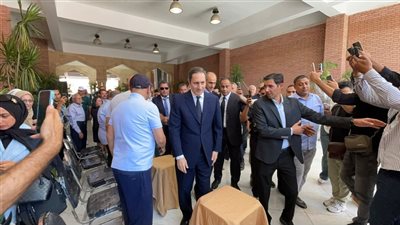 جمال وعلاء مبارك داخل ضريح والدهما في ذكرى انتصارات أكتوبر (فيديو وصور) 