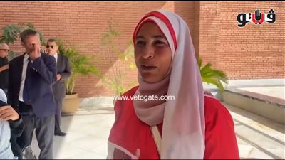 إحدى محبي مبارك من أمام ضريحه: 