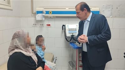 في جولة ليلية مفاجئة بمستشفى أم المصريين، نائب وزير الصحة: استبعاد المدير ونائبه وإنهاء تعاقد شركة الأمن