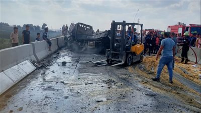 إصابة شخصين إثر تصادم سيارتين نقل واشتعال النيران بهما بالقليوبية