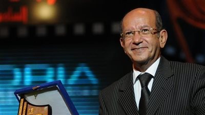 بكاء أسرة لطفي لبيب أثناء تكريم اسمه بمهرجان المركز الكاثوليكي (فيديو وصور)