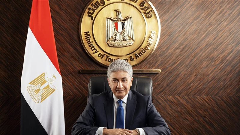  وزير السياحة والآثار