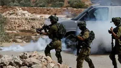 قوات الاحتلال تشن حملة مداهمات لمنازل أسرى قبيل موعد الإفراج عنهم