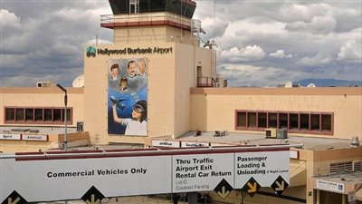 بسبب إغلاق الحكومة الأمريكية، مطار هوليوود بيربانك بكاليفورنيا بدون مراقبي حركة جوية 