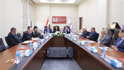 خطة التوسع الأكاديمي وآليات الانضمام للشبكات البحثية، في اجتماع مجلس أمناء جامعة المنصورة الجديدة