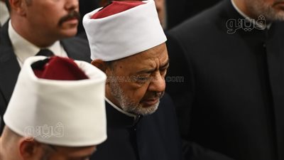 بحضور الإمام الأكبر، الآلاف يؤدون صلاة الجنازة على أحمد عمر هاشم بالجامع الأزهر (فيديو وصور)