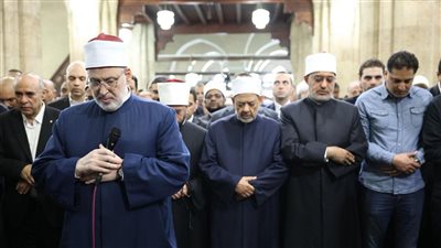 وداع يليق بالعلماء، 12 صورة توثق اللحظات الأخيرة للدكتور أحمد عمر هاشم في الجامع الأزهر