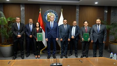 وزير البترول يشهد توقيع اتفاقية للشراكة مع القطاع الخاص بمشروعات تصنيع الفوسفات