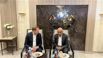 محافظ شمال سيناء يستقبل وزير الخارجية الهولندي بمطار العريش