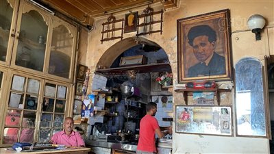  أيوا جاي، قهوة سيد درويش تعيد روح الزمن الجميل والزباين بتشرب عالنوتة (فيديو وصور)