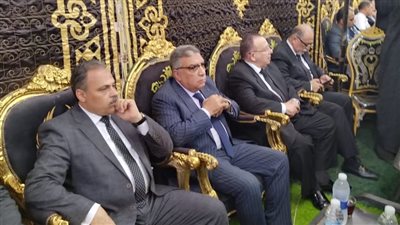 محافظ الدقهلية يقدم واجب العزاء في الدكتور أحمد عمر هاشم في مسقط رأسه بالشرقية