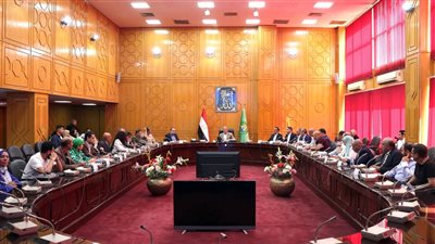 محافظ الإسماعيلية يناقش مستجدات احتفالية إعادة افتتاح النصب التذكاري