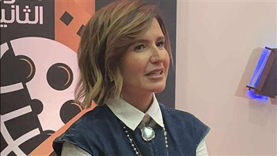 هنا شيحة تتألق على السجادة الحمراء في مهرجان المركز الكاثوليكي (فيديو)