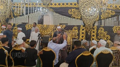 توافد حاشد على سرادق عزاء أحمد عمر هاشم بمسقط رأسه في الشرقية (فيديو وصور)