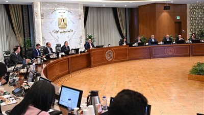 رئيس الوزراء يترأس اجتماع المجموعة الوزارية الاقتصادية.. انخفاض معدل التضخم.. إصدار طرح جديد من الصكوك السيادية بقيمة 1.5 مليار دولار.. ارتفاع نمو الناتج المحلي 5%