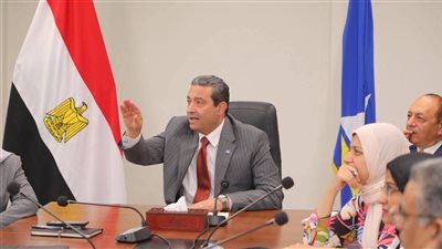 محافظ دمياط يناقش مخططات تطوير كورنيش البحر ومنطقة اللسان برأس البر (صور)