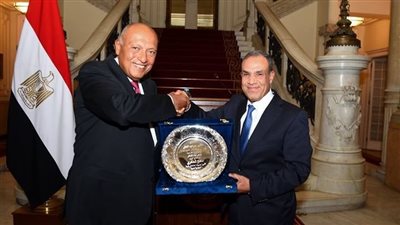 بمناسبة فوز العناني في اليونسكو، بدر عبدالعاطي يشكر وزير الخارجية السابق سامح شكري على جهوده