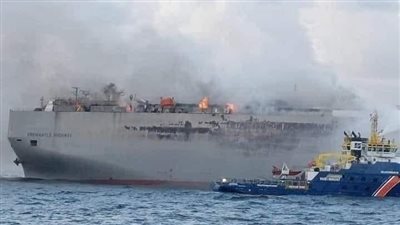 هجوم حوثي على سفينة شحن هولندية يخلف قتيلا من طاقهما وآخر بالرعاية 