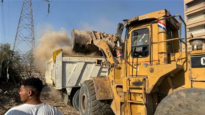 محافظة الجيزة تزيل أكبر تجمع لفرز المخلفات والعشش بحدائق الأهرام 