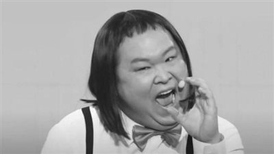 وفاة الكوميديان الكوري جونج سي هيوب عن عمر يناهز 41 عامًا