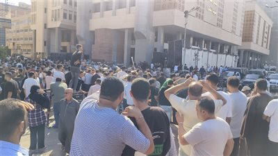 تدافع ومشاحنات للمرشحين المحتملين لانتخابات النواب أمام مجمع محاكم المنصورة (صور) 