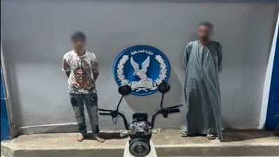 ضبط قائد دراجة كهربائية صدم سيدة وفر هاربا ببني سويف