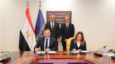 وزيرا الاتصالات والتعليم يشهدان توقيع اتفاق تنفيذ البرنامج العالمي للأكاديميات الرقمية