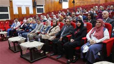 تصعيد كليات الحاسبات والصيدلة والطب بجامعة الفيوم للمنافسة على جائزة التميز الحكومي