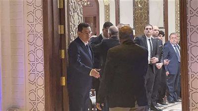 أسرة أحمد عمر هاشم تستقبل المعزين بمسجد الشرطة (فيديو)