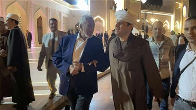 مفتي الجمهورية السابق ونقيب المنشدين وشيخ المداحين في عزاء الدكتور أحمد عمر هاشم (صور)