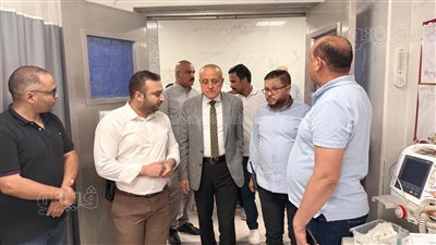 محافظ الأقصر يتفقد مصابي حادث الطريق الصحراوي الغربي (صور)