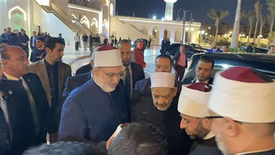 شيخ الأزهر يقدم واجب العزاء في الدكتور أحمد عمر هاشم بمسجد الشرطة (صور)